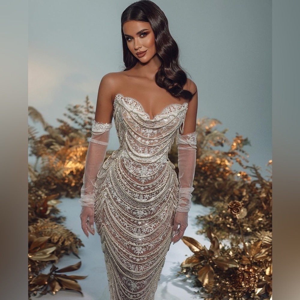Elegant Off-Shoulder Lace Wedding Dress
